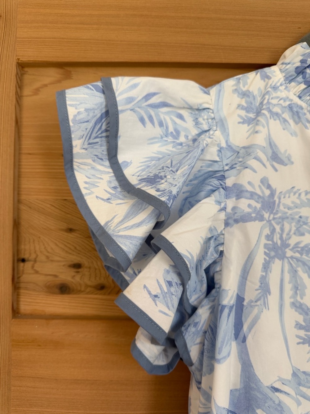 Sugarlips Blue White Tropical Print Flutter Sleeve Mini Dress - Picture 3 of 7